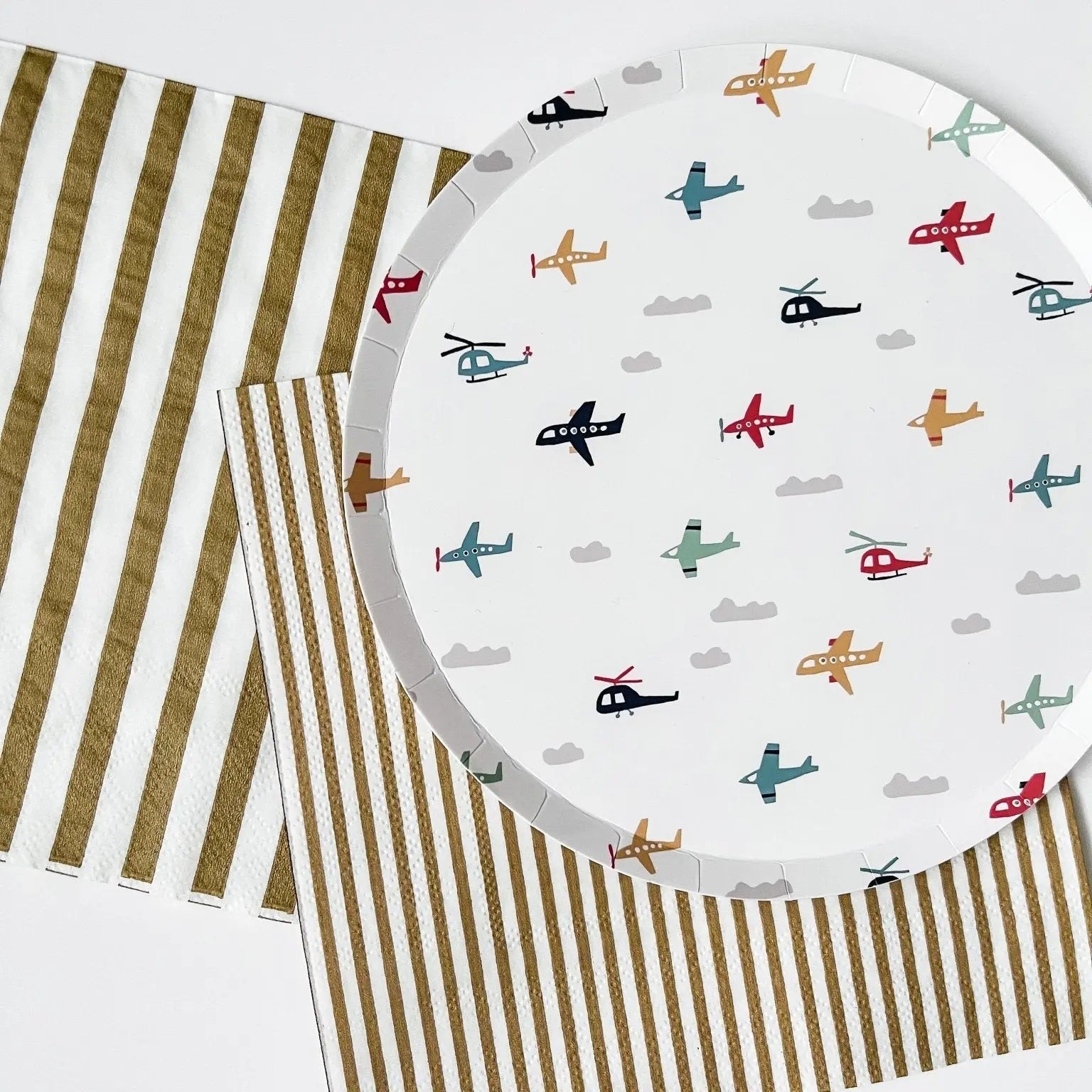 Matte Gold Striped Large Disposable Paper Napkins (16pcs)
