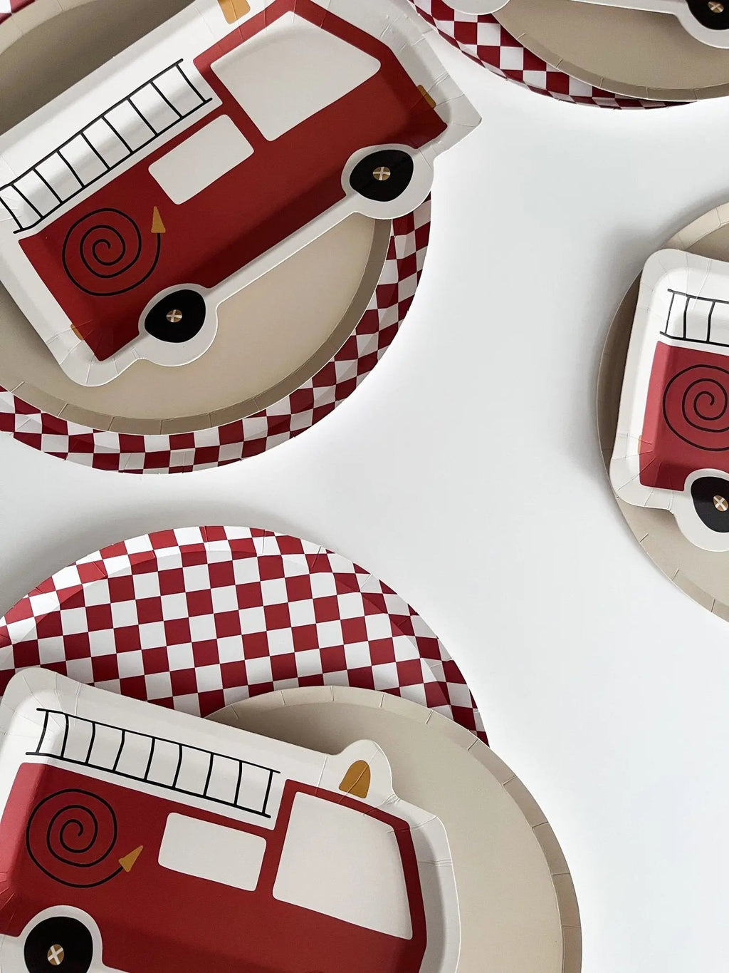 Premium Checkered Red Plate (8pcs)