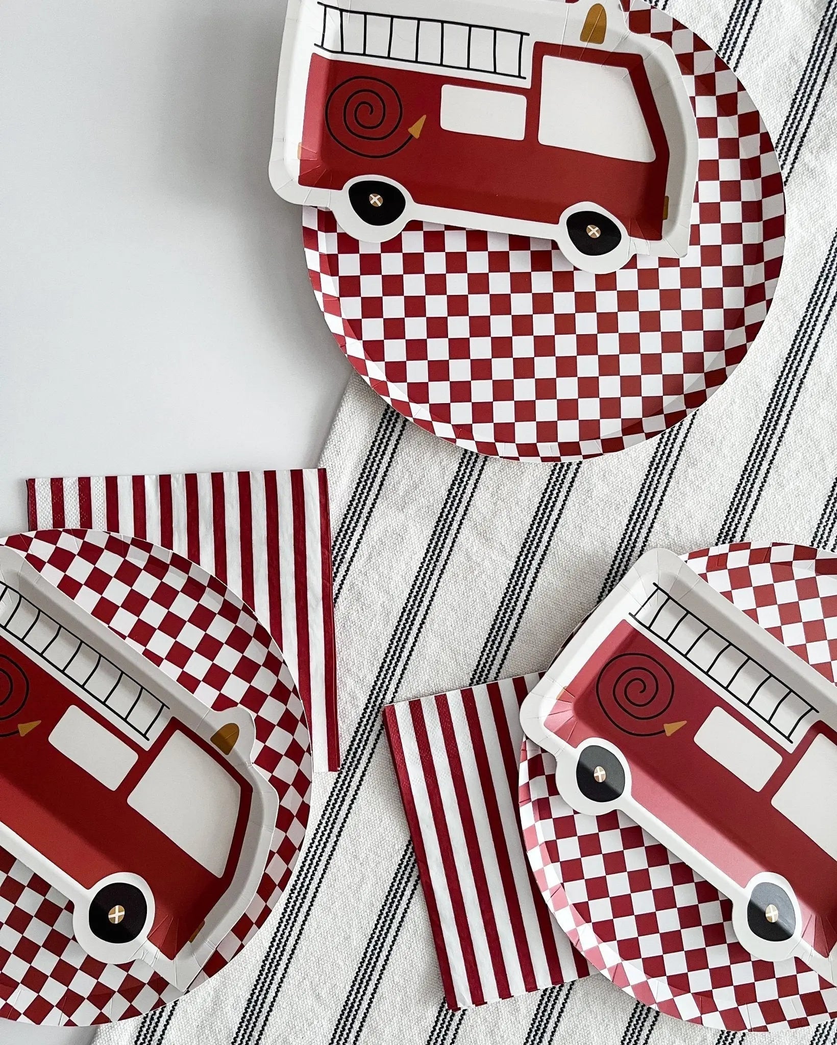 Premium Checkered Red Plate (8pcs)